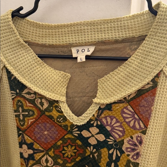 POL Exposed Seam Printed Notched Raglan Sleeve Knit Top NWOT - Picture 7 of 8